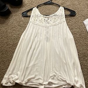 Super pretty lace tank perfect for summer